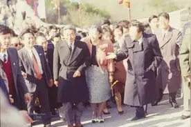 天皇首次访华，日方要求：把大闸蟹撤掉，担心天皇吃它形象会不雅图片
