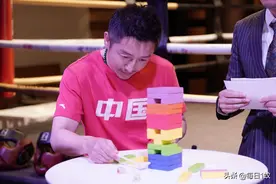 拳王邹市明举办40岁线上生日会 现场教俩儿子打拳幸福温馨图片