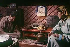 穷丈夫进城赚钱成了大富豪，装乞丐回家试探妻子，剧情图片