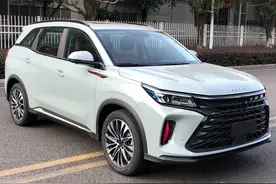 新车 | 搭载全新1.5T+6AT动力组合，东风风光新580实车曝光图片