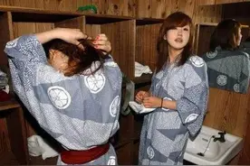 日本流行温泉男女混浴，反而受到女性的热烈欢迎，为何？图片