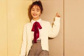 娃娃脸谭松韵穿jk裙太少女了，让人看不出她已经30岁图片