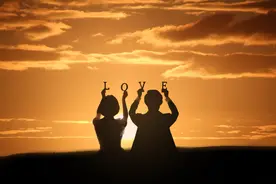 装傻是一种高情商的方式，越是“傻”女人，对异性越有吸引力图片