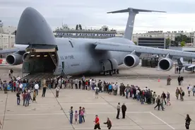C17运输机能装823人，C5更大能装多少人？我国何时能有这种运输机图片