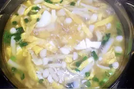 家常豆腐菜谱，海鲜菇豆腐汤，做法简单，美味营养，特下饭图片