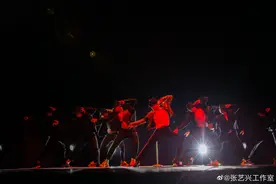 张艺兴Krump“绵羊之锤”震惊街舞圈 唱跳第一用实力书写“豪横”图片