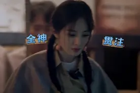 杨幂让邓伦抱自己过门，却忘了自己穿着半截袖，连导演都看懵了图片