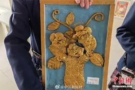 鞋盒子和土还能做什么？看看小学生创作的仿铜板画图片