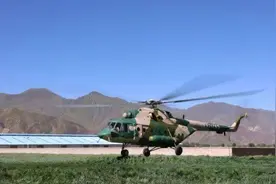 隐蔽、突然，直插要害！西藏军区特种兵成建制高原低空伞降图片