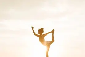 优秀的人只有两种：自律的人，和逼自己自律的人图片