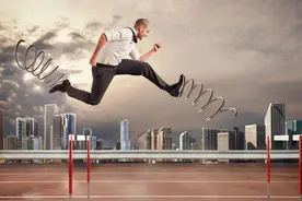 Excel里超好用的“搜索式”下拉菜单，很多人都不知道图片