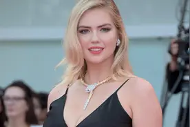 维密女郎有多撩人？178的高挑身材，微胖丰满的曲线，性感迷人图片