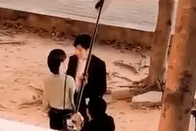 杨紫拍吻戏路透，主动亲吻井柏然，画面超甜非常撩人图片