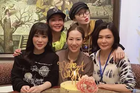 汪诗诗39岁生日广邀好友低调庆生简单温馨，周励淇怀孕后罕见出席图片