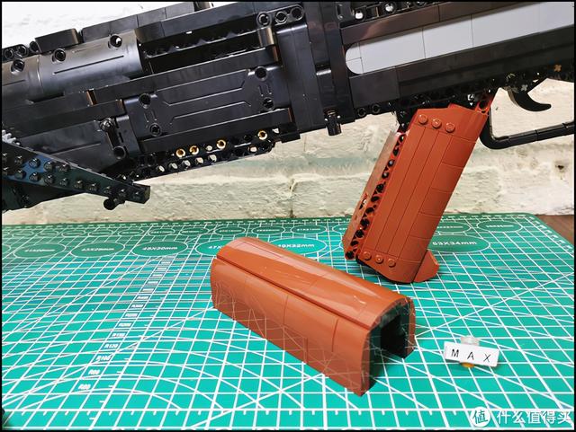 积木评测：吃鸡空投步木仓：Groza是最强吃鸡神器？