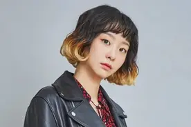 2种又甜又酷的穿搭风格！帅气性感的"渣女"风，金多美也这样穿图片
