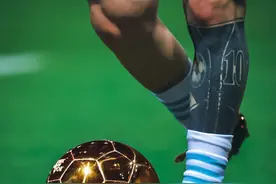 巴萨早知道 好兄弟！内马尔苏亚雷斯祝贺梅西 梅西金球奖赔率1.0图片