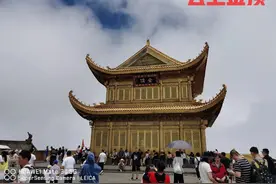 读万卷书，行万里路之云上金顶，天下峨眉图片