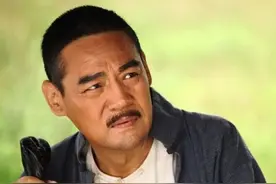 原来他是老戏骨巍子的儿子，怪不得人帅演技好，网友：虎父无犬子图片
