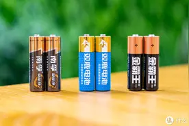 5 号碱性干电池应该怎么选？双鹿/南孚/金霸王对比告诉你图片