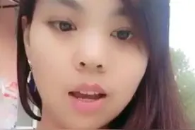 流浪大爷整天都没吃饭，90后女老板亲自给他煮面，还送了2件衣服图片