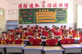 《红星珊珊》手势舞图片