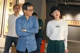 邓超夫妇逛街真随意！孙俪穿情侣布袋裤，从背面看身高像是一米五图片