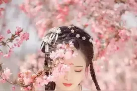 美女表情包：真正的内心强大，就是活在自己的世界里图片