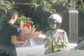 【热点】“520”给老公贴罚单被指炒作，当事女交警否认摆拍图片