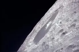 氧气罐爆炸、命悬一线时，唯一一组登月失败的NASA宇航员，看到了什么景象？ | 科学GIF图片