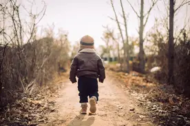 不敢发脾气的孩子，到底有多可怜？这对母子的故事让无数家长反思图片