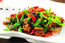 贵州的厨师是怎么制作小炒肉的呢？一起来看看吧图片