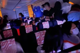 北京到巴黎航班起飞后传出爆炸声，业内人士：或与飞机空调系统故障有关图片