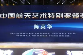她用一根针绣出星空宇宙，美国航天局高价求购，她：只属于中国图片
