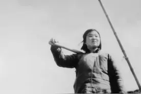 1949年，安徽14岁女孩被授一等功，为何伟人亲自为她起名？图片