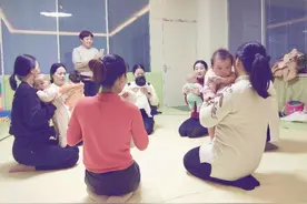 不用教具就能和宝宝玩的10个早教游戏，0到2岁宝宝适用图片