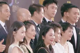 “红海”“湄公河”主创接受采访信心十足，队长张译却说：没戏了视频封面