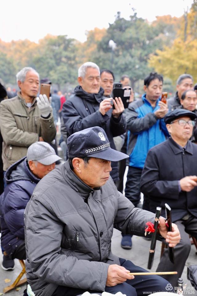 高手在民间，演出自娱自乐，洛阳周王城广场民间曲艺乐园