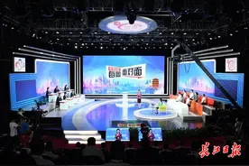 营业厅无障碍通道反添堵，《电视问政：每周面对面》曝光窗口单位文明创建落实不到位图片