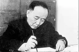 郭沫若写了首七律，毛泽东读完写了首和诗，郭才发现自己写得欠妥图片