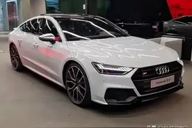 新款奥迪RS7曝光，四排气+12寸大屏，加速比宝马M5还凌厉图片