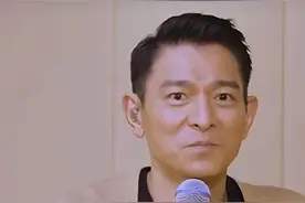 刘德华60岁生日，现身短视频依然帅气十足，贾玲悄悄发文为其庆生图片