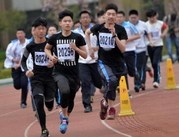 体育老师认可的省力“跑步”法，让长跑也不累了，中考生记得收藏