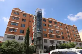 圆了“电梯梦”，真恣儿！西海岸首台老楼加装电梯试运行图片