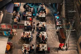 坐落在闹市的网红夜宵摊摊，这是属于老长沙特有的记忆图片