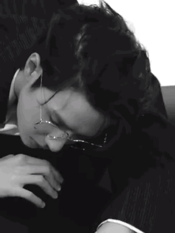 如何根据脸型选眼镜？方形还是圆形？搭配好眼镜，让你气质更出众