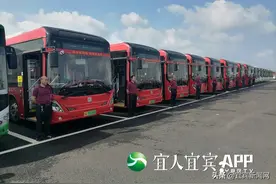 红色主题公交来啦图片