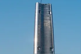 从“中华第一高”迫降至“华中第一高”，武汉绿地中心即将建成图片