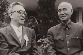 胡适的悲哀：半生在劝蒋介石不要搞独裁，却不知蒋巴不得他早点死图片