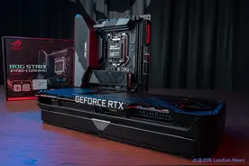 RTX30系显卡到底有多大？主板插显卡变成给显卡安装底座图片